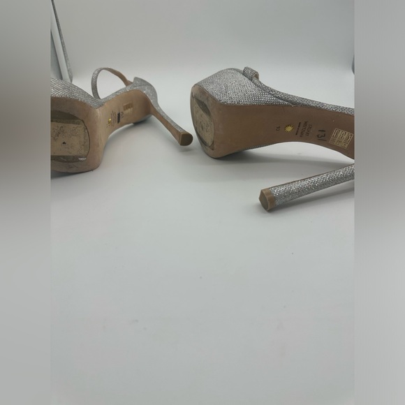 STUART WEITZMAN Tall Mettalic Heels. - Picture 10 of 15